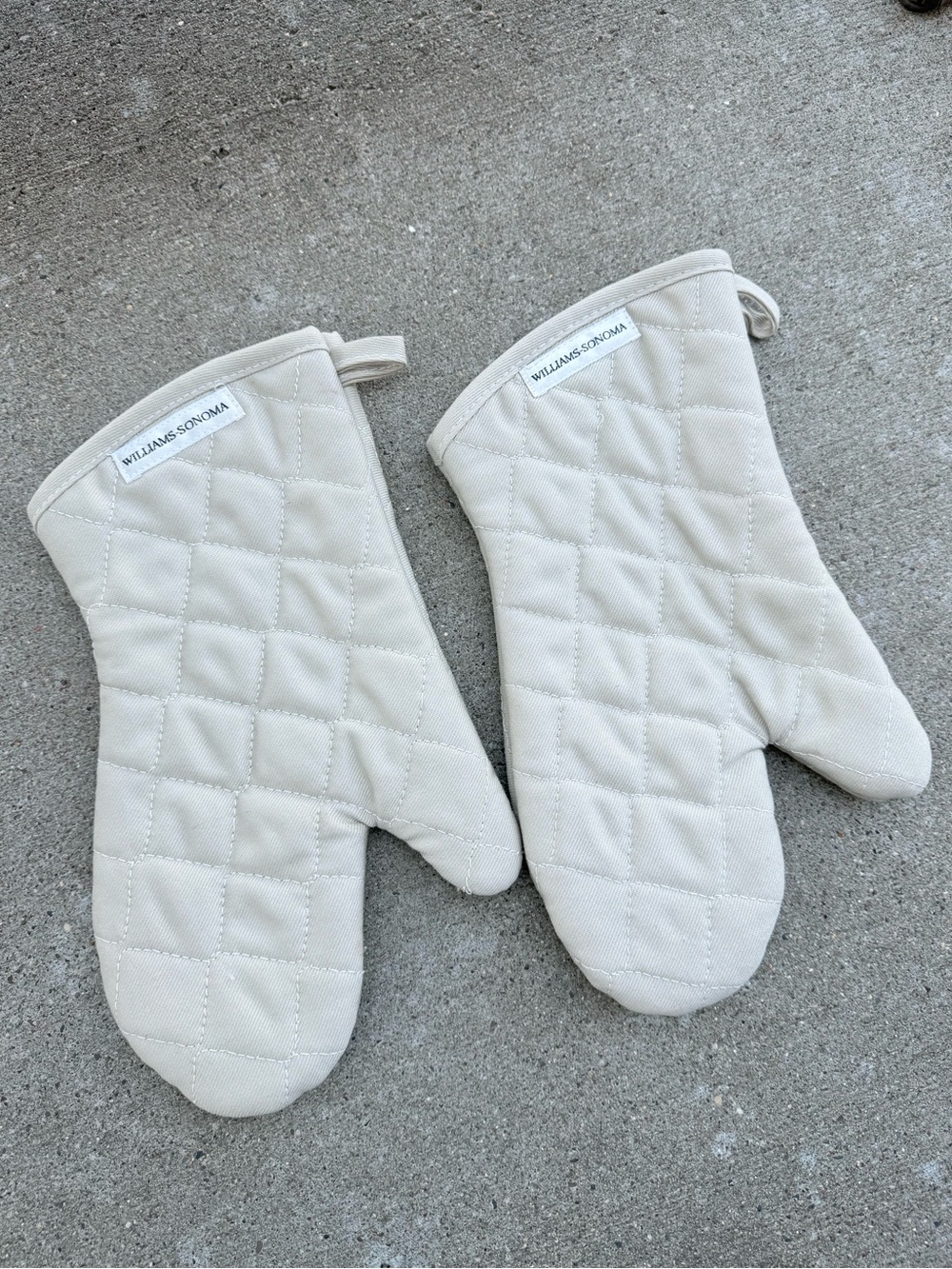Williams Sonoma 100% Cotton Solid Oven Mitt in drizzle grey (2)